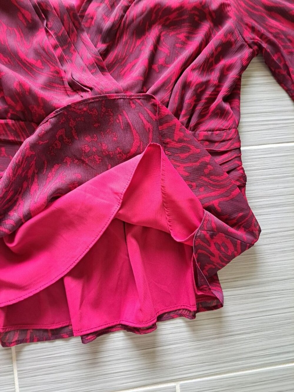 New Sofia Vergara Womens Red V-Neck Wrap Blouse Baloon Long Sheer Sleeves Large - Picture 11 of 11